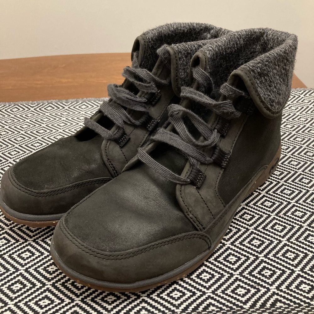 Chaco Barbary boots women’s 9.5